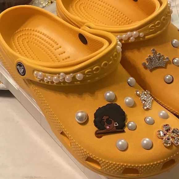 Queendom Crocs - Picture 2 of 5